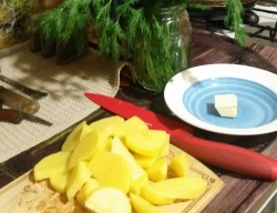 Быстрая картошечка с зеленью в микроволновке