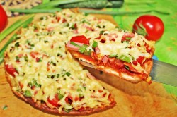 название картинки Быстрая пицца на кефире без сметаны на сковороде