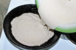 название картинки Быстрая пицца на кефире без сметаны на сковороде