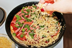 название картинки Быстрая пицца на кефире без сметаны на сковороде