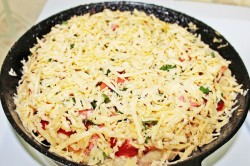 название картинки Быстрая пицца на кефире без сметаны на сковороде