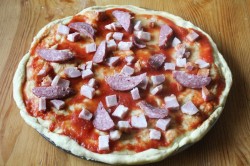 Домашняя пицца в микроволновке с сыром быстро