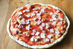 Домашняя пицца в микроволновке с сыром быстро