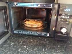 Быстрая пицца за 15 минут в микроволновке - шаг 8