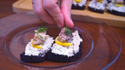 название картинки Быстрая праздничная закуска со скумбрией