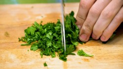 Быстрая закуска из помидоров фаршированных тунцом