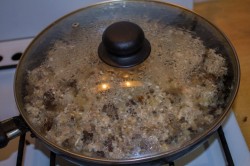 Пирожки из быстрого теста на сковороде с грибами и курицей