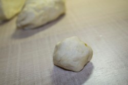 Пирожки из быстрого теста на сковороде с грибами и курицей