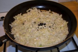 Пирожки из быстрого теста на сковороде с грибами и курицей