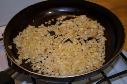 Пирожки из быстрого теста на сковороде с грибами и курицей