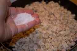 Пирожки из быстрого теста на сковороде с грибами и курицей