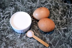 название картинки Омлет в микроволновке с молоком пышный