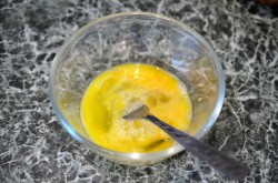 название картинки Омлет в микроволновке с молоком пышный