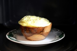 название картинки Омлет в микроволновке с молоком пышный