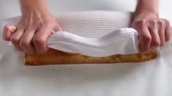 Быстрый бисквитный рулет с яблоками