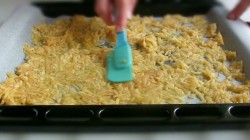 Быстрый бисквитный рулет с яблоками