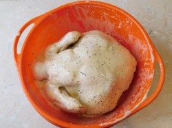 Целая курица в духовке - шаг 4 Целая курица в духовке - шаг 4