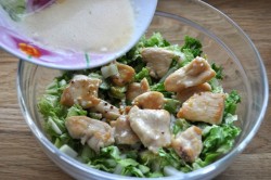 название картинки Салат Цезарь с пекинской капустой