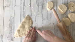 Чебуреки с картошкой - шаг 13 Чебуреки с картошкой - шаг 13