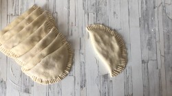 Чебуреки с картошкой - шаг 14 Чебуреки с картошкой - шаг 14