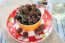 Сухарики из черного хлеба с чесноком в духовке - шаг 8