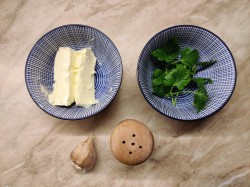 Сливочное чесночное масло с чесноком в домашних условиях