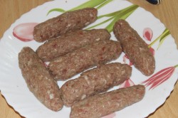 Чевапчичи на сковороде