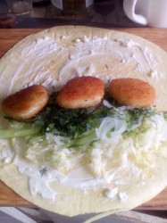 название картинки Чикен ролл с капустой и огурцами