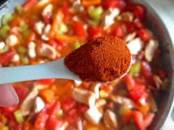 Чили с курицей из сезонных овощей