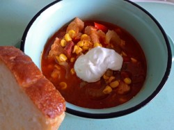 Чили с курицей из сезонных овощей