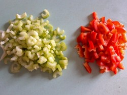 Чили с курицей из сезонных овощей