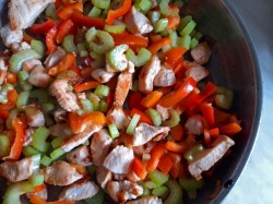 Чили с курицей из сезонных овощей