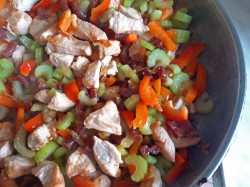 Чили с курицей из сезонных овощей