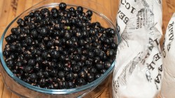 Чёрная смородина перетертая с сахаром без термообработки