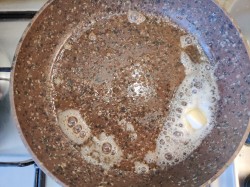 название картинки Цветная капуста с яйцом на сковороде