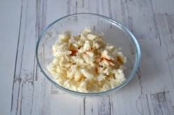 Цыпленок, фаршированный сельдереем и хлебом - шаг 4 Цыпленок, фаршированный сельдереем и хлебом - шаг 4