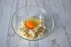 Цыпленок, фаршированный сельдереем и хлебом - шаг 5 Цыпленок, фаршированный сельдереем и хлебом - шаг 5