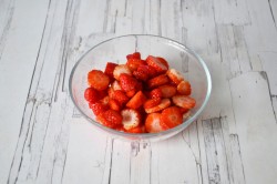 название картинки Десерт из клубники и сметаны