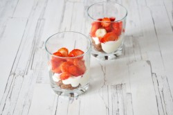 название картинки Десерт из клубники и сметаны