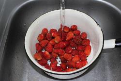 Десерт Раффаэлло с клубникой - шаг 3 Десерт Раффаэлло с клубникой - шаг 3