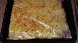 Диетическая картошка-фри с чесноком в рукаве в духовке