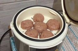 Диетические куриные котлеты на пару