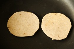 Диетические панкейки овсяные на молоке - шаг 12