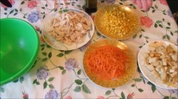 название картинки Салат с курицей и корейской морковью  и маринованными грибам