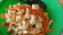 название картинки Салат с курицей и корейской морковью  и маринованными грибам