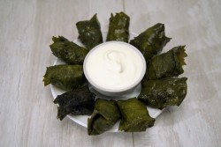 название картинки долма с начинкой из мясного фарша, риса, лука и зелени