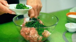 название картинки долма с начинкой из мясного фарша, риса, лука и зелени