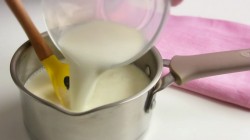 Домашнее мороженое без сливок с клубничным соусом - шаг 2 Домашнее мороженое без сливок с клубничным соусом - шаг 2