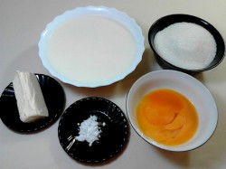 Мороженое из молока и сахара - шаг 1