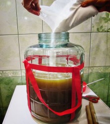 название картинки Простое вино из яблок с дрожжами